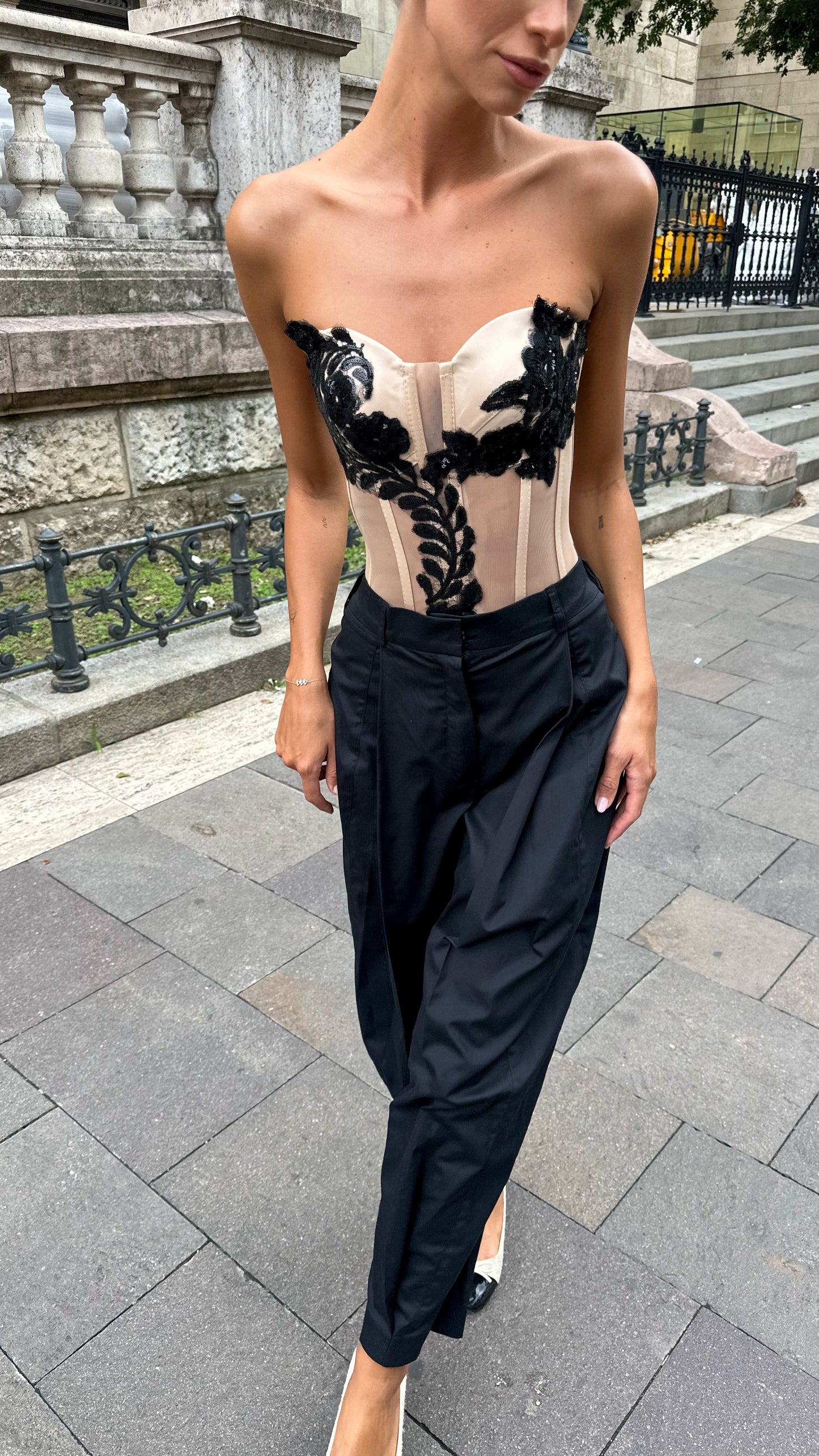 mooncut pants