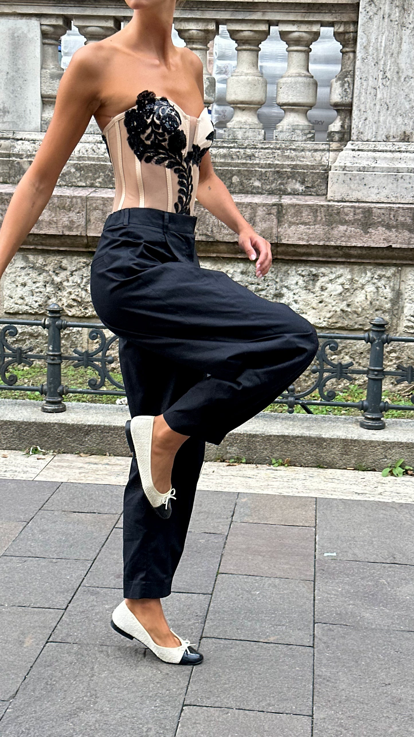 mooncut pants