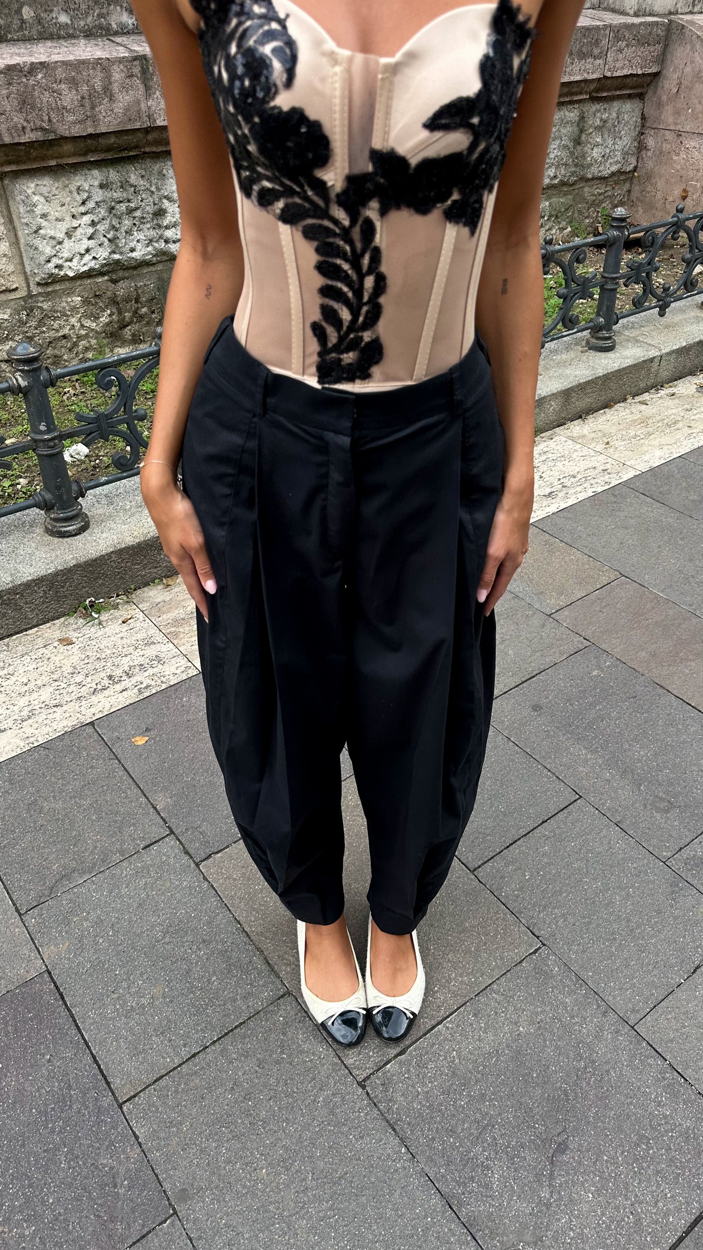 mooncut pants