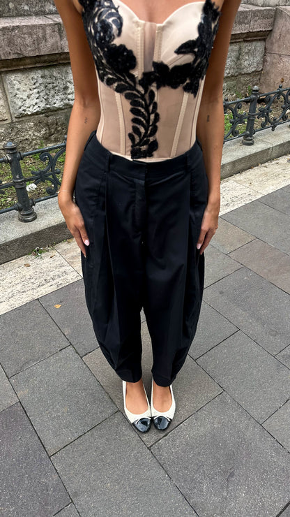 mooncut pants