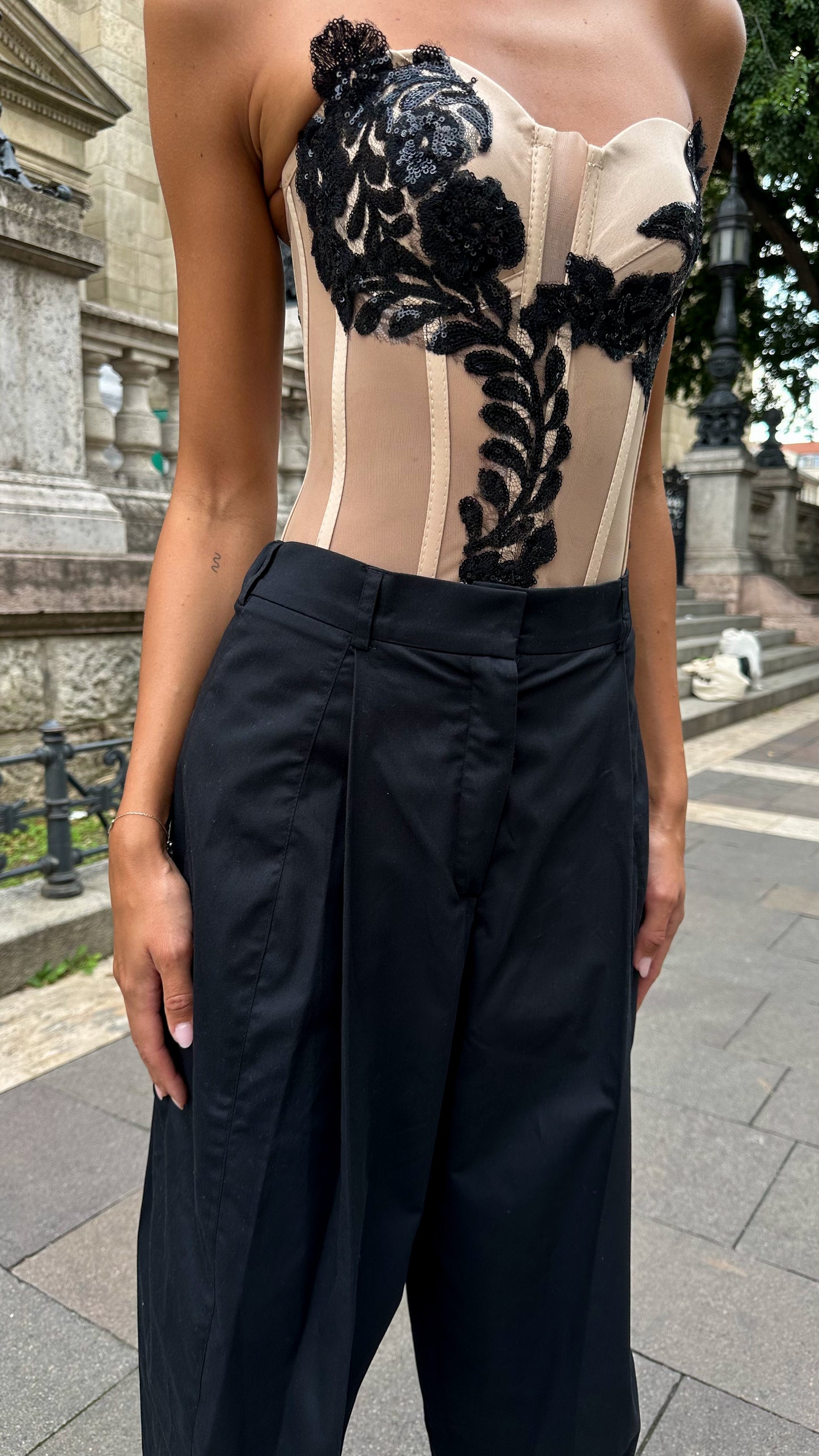 mooncut pants